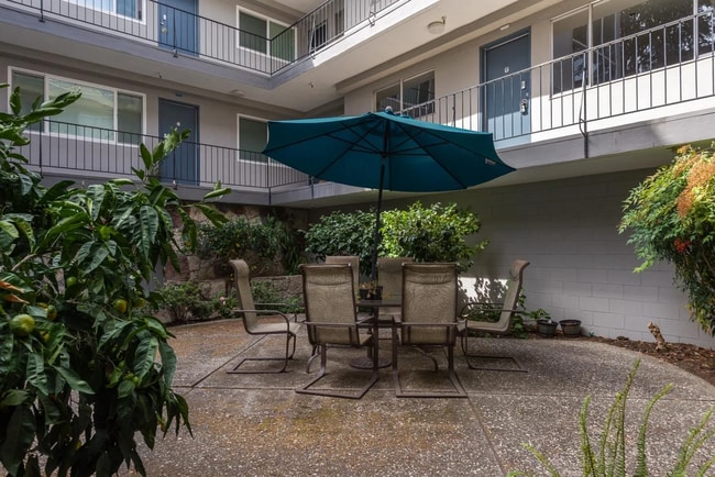 Building Photo - Charming Redwood City one bedroom one bath...