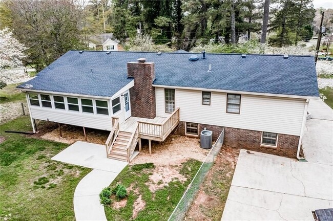 Building Photo - 770 Pine Lake Dr NW