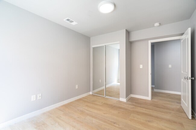 Building Photo - 1049 W 62nd St