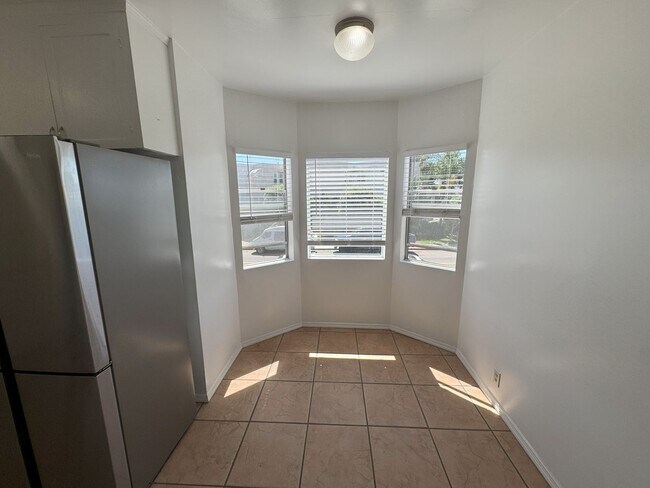 Building Photo - POINT LOMA HOME 4br-2.0 baths located on l...