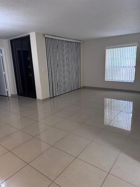 Building Photo - 2836 Carambola Cir S