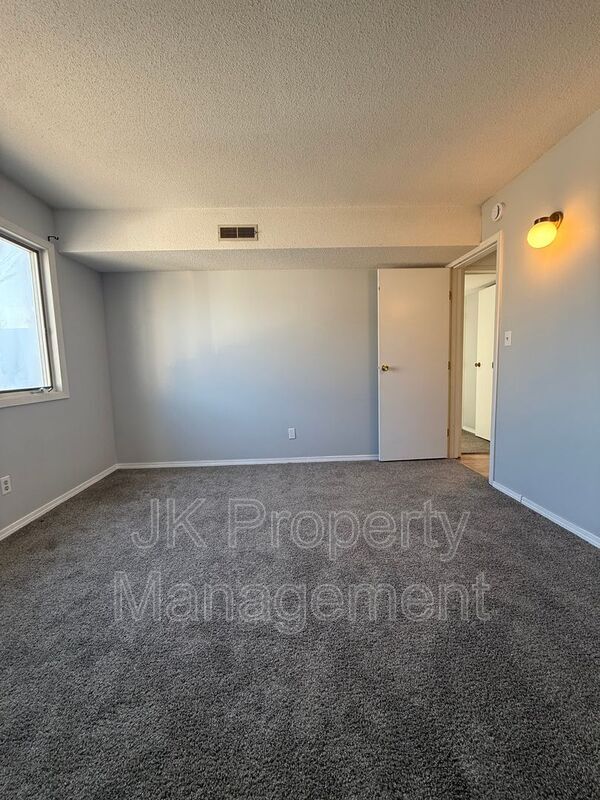 Building Photo - 2300 14th Ave S