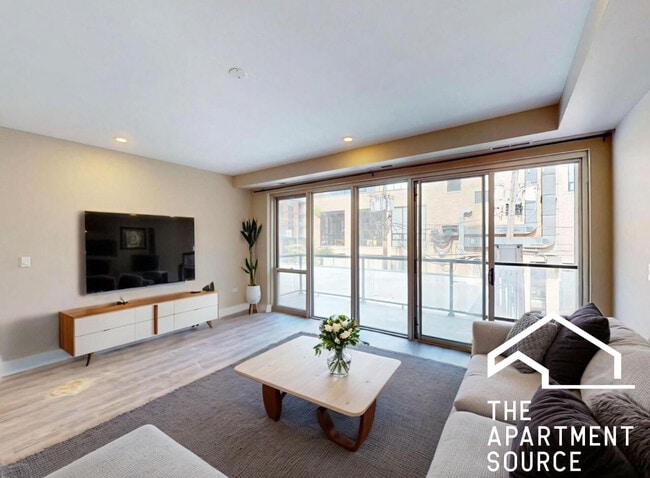 Building Photo - 1342 W Randolph St