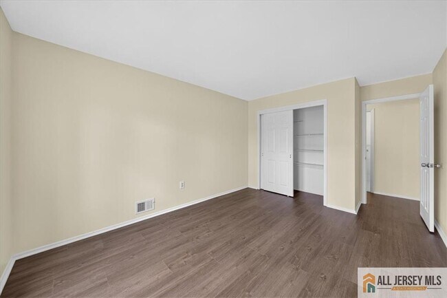 Building Photo - 710 Peach St