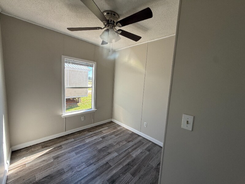 Building Photo - 80 Redwood Ln