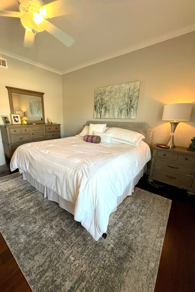 Building Photo - 124 Walnut St