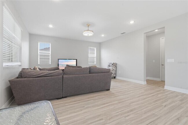 Building Photo - 31707 Broadwater Ave