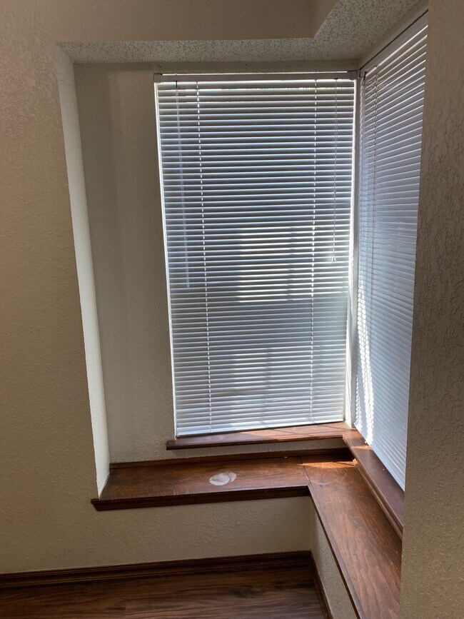 Building Photo - 2122 Meench Dr