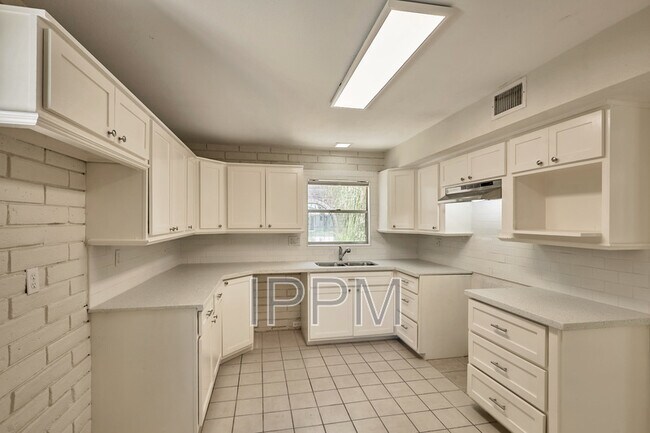 Building Photo - 5108 Manana Cir