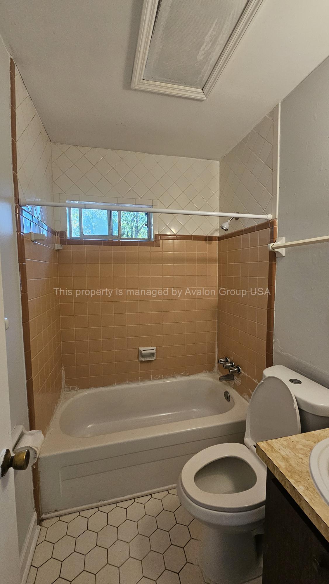 Building Photo - 1131 Lake Shore Blvd