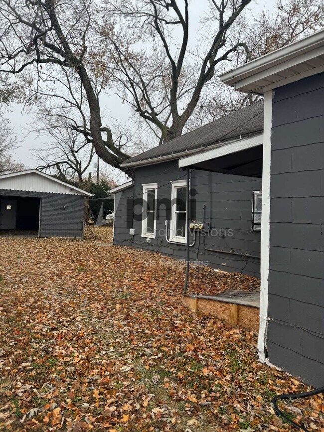 Building Photo - 2035 E William St