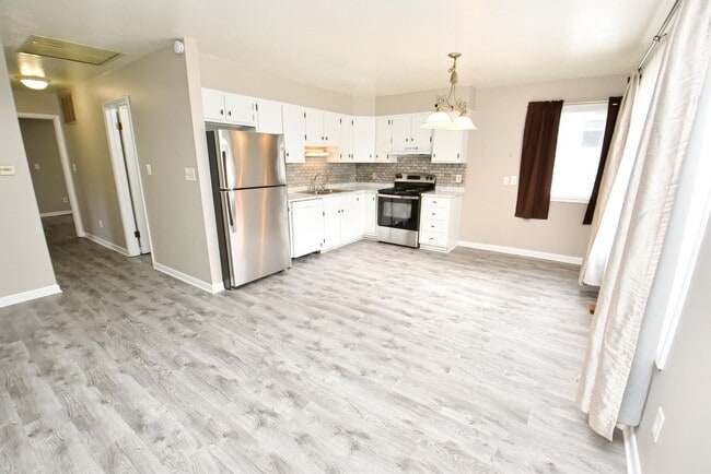 Building Photo - Updated 3 bedroom 1.5 bath home in South Bend IN