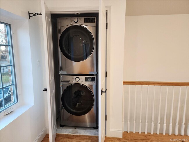 Building Photo - 115-42-11175 175th St