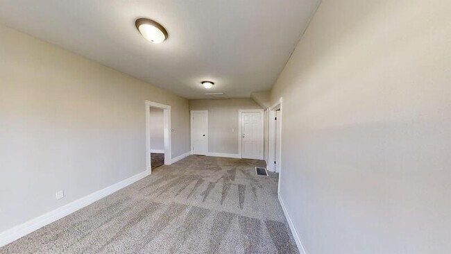 Building Photo - 219 N Institute St