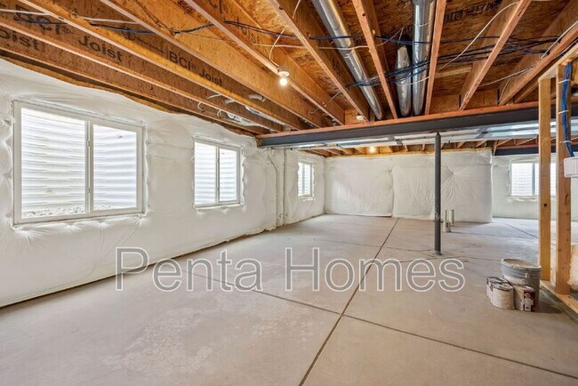 Building Photo - 5694 Olathe Ave