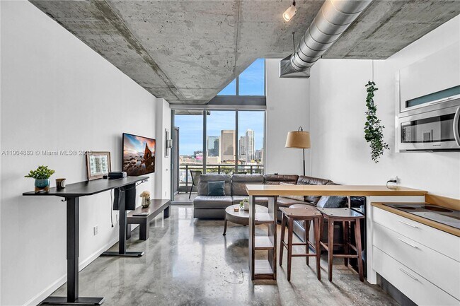 Building Photo - 690 SW 1st Ct