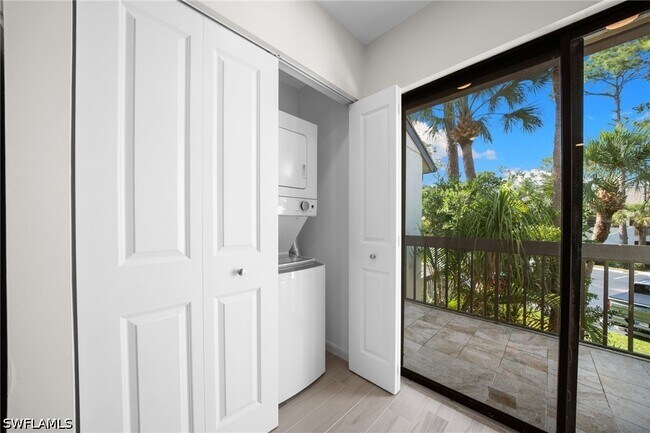 Building Photo - 1808 Kings Lake Blvd