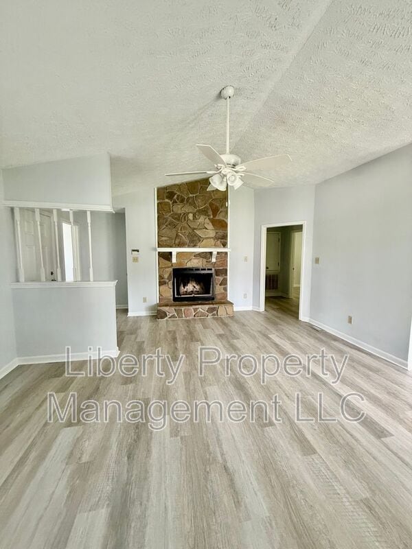 Building Photo - 1222 Skyline Dr
