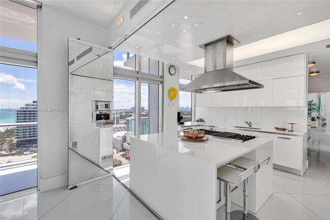 Building Photo - 3737 Collins Ave