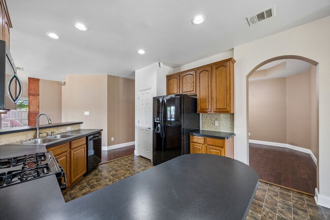 Building Photo - 9865 Tanglebrush Dr