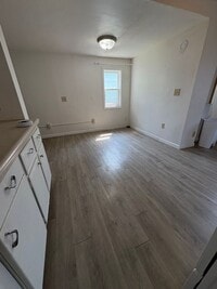 Building Photo - 608 9th St N