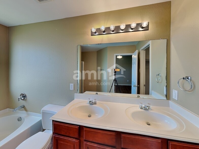 Building Photo - 3613 Camino Real Trail