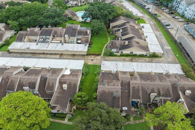 Building Photo - 2387 Crescent Park Dr