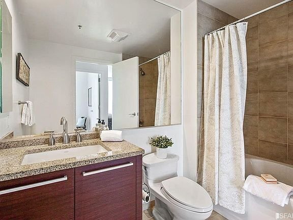 Building Photo - 425 1st St