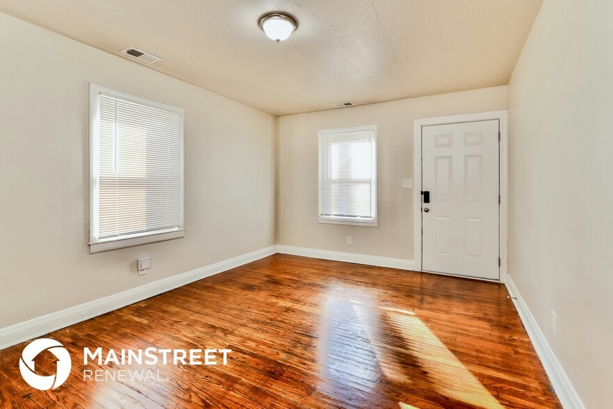 Building Photo - 1025 S 40th St