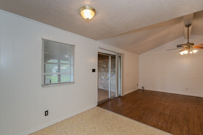 Building Photo - 450 Norvell St