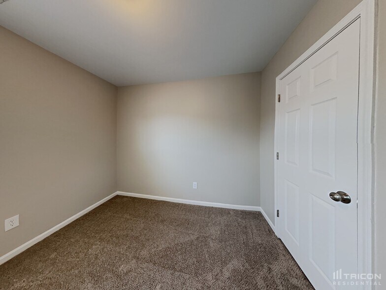 Building Photo - 1316 Crandon Dr