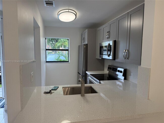 Building Photo - 6850 NW 173rd Dr