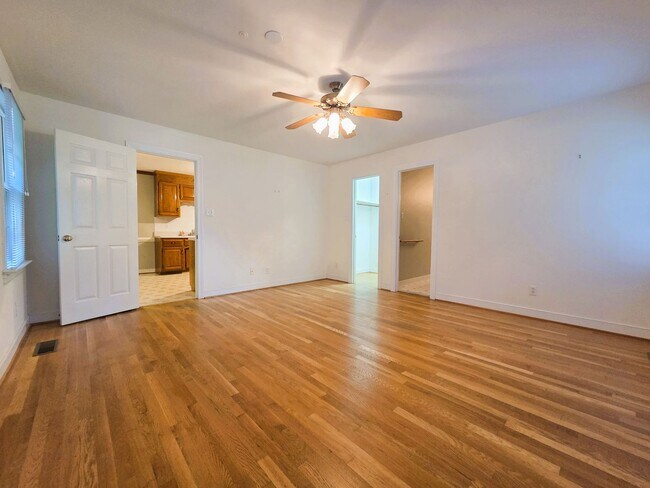 Building Photo - 4206 Tweedsmuir Rd