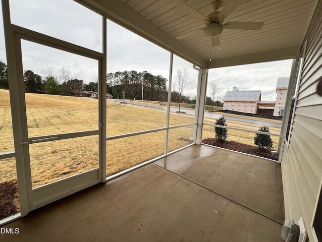 Building Photo - 404 White Oak Gdn Wy