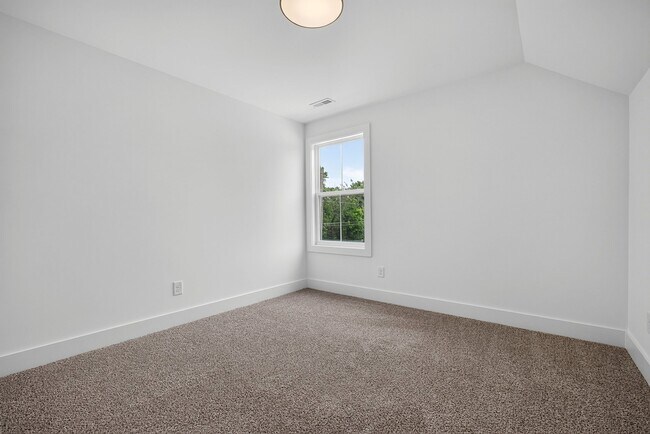 Building Photo - 165 Cripps Ln