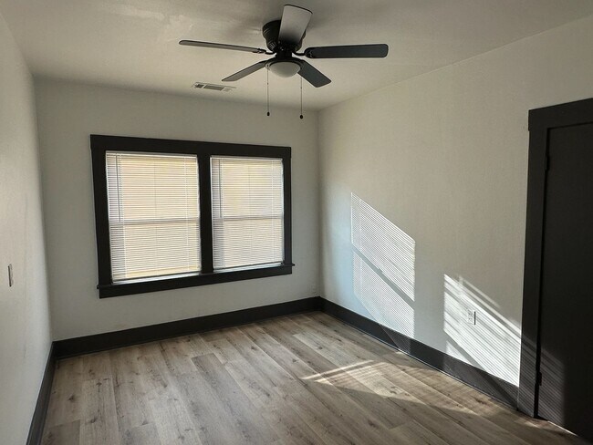 Building Photo - 855-856 Court/Cypress Duplex