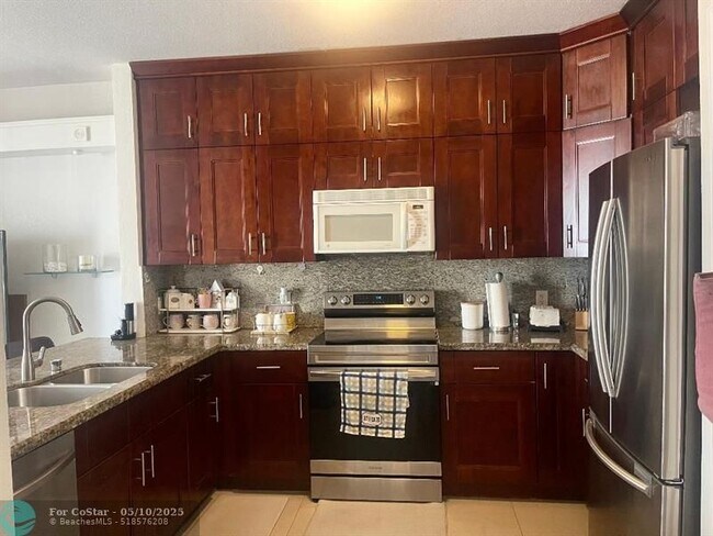 Building Photo - 4221 SW 157th Ave