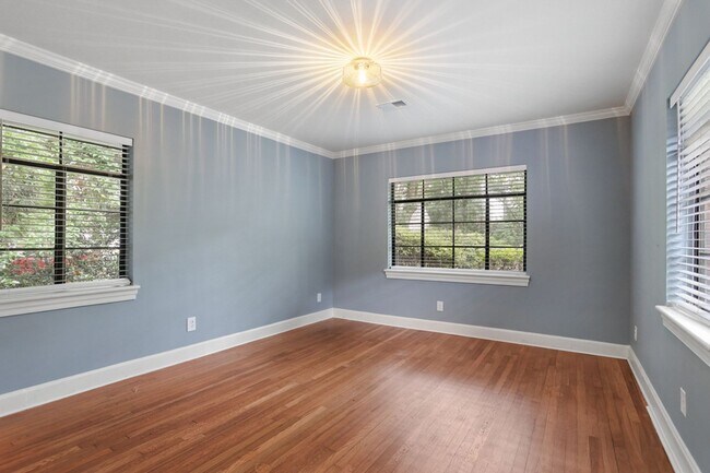 Building Photo - Renovated 3BR / 2BA Home for Rent on Gordonston Ave