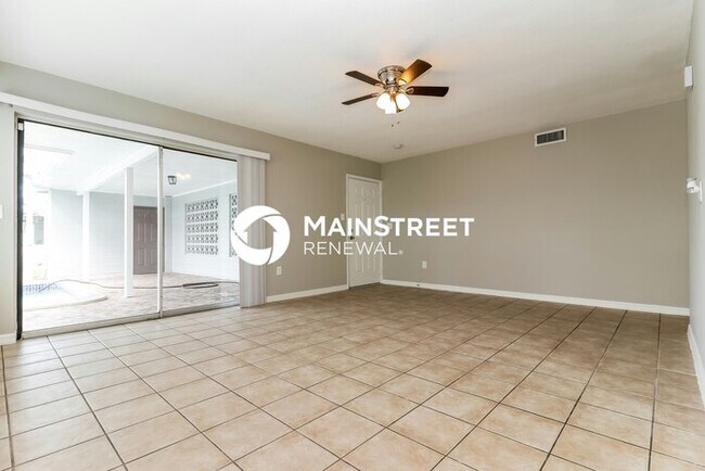 Building Photo - 2 Bedroom Pet-Friendly Home in Fort Myers,...