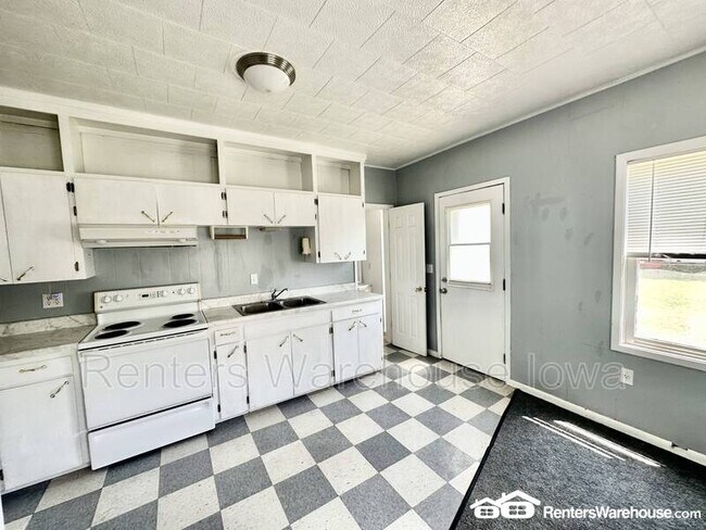 Building Photo - 407 W Salem Ave