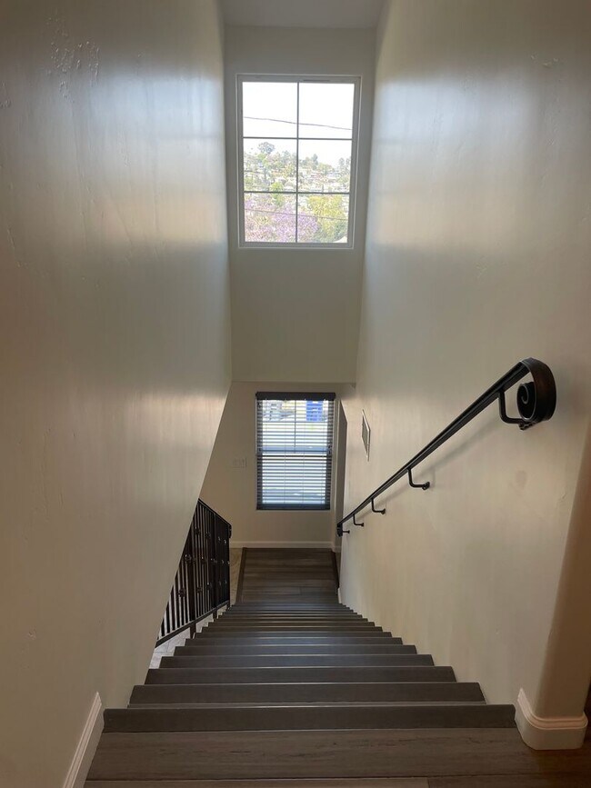 Building Photo - Move in Special!! Beautiful 4 bed/4.5 bath...