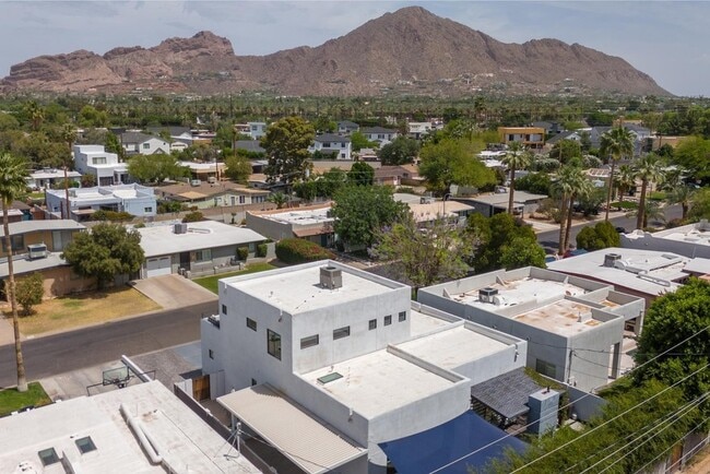 Building Photo - 4533 E Devonshire Ave