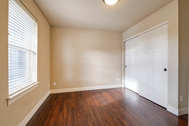 Building Photo - 14427 SW Meridian St