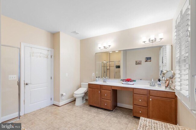 Building Photo - 15292 Golf View Dr