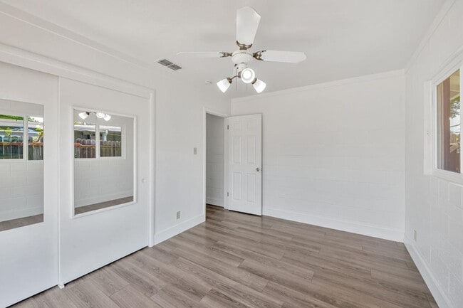 Building Photo - 5400 Valletta Way