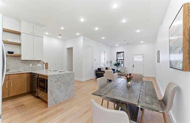 Building Photo - 113 Oak St