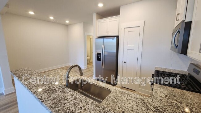 Building Photo - 143 Dalmatian Dr