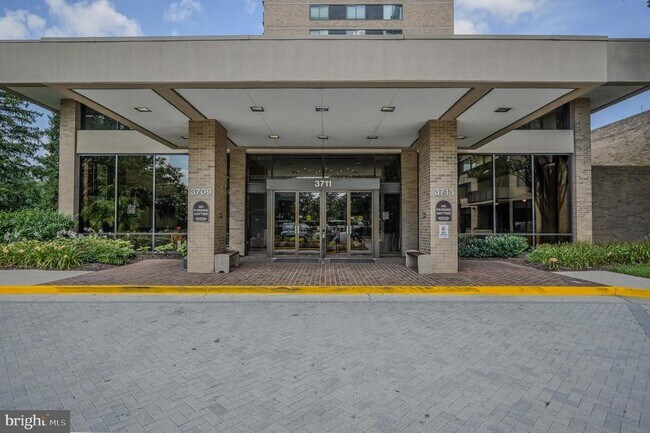 Building Photo - 3713 S George Mason Dr