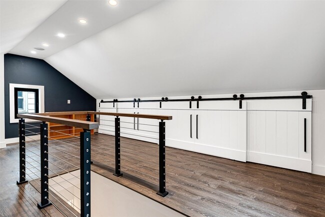 Building Photo - 71-31 Loubet St