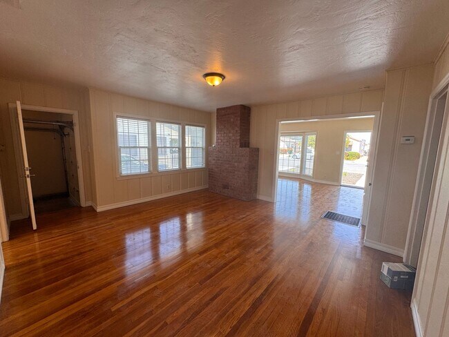 Building Photo - 21 Orange Dr